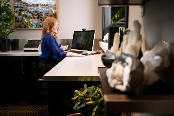 z_PMP4326-20200608151115 Melissa Front Desk